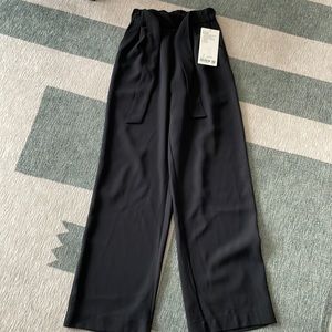 Lululemon Noir Pant